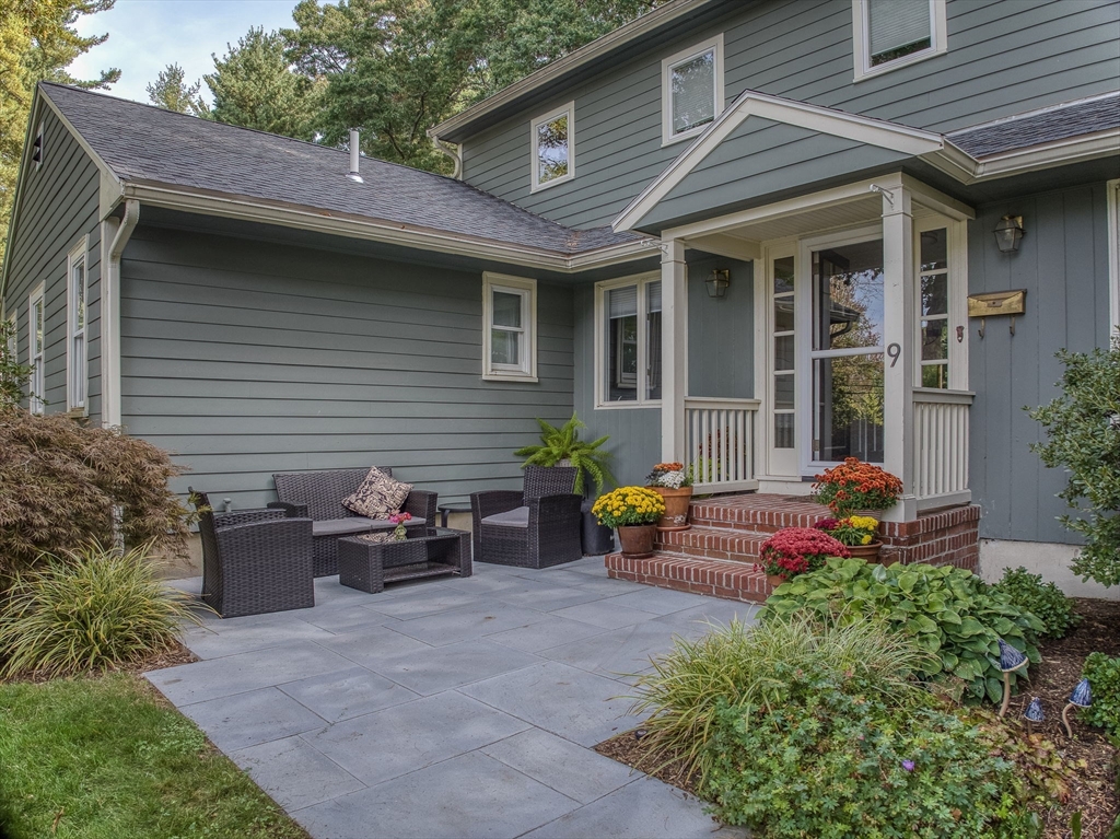 9 Wing Road Lynnfield, MA 01940 - Photo 2 of 41 Gallery Image 2