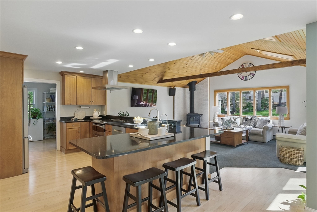 9 Wing Road Lynnfield, MA 01940 - Photo 10 of 41 Gallery Image 10