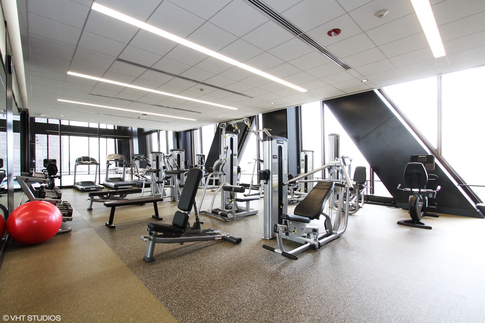 175 East Delaware Place, Unit 4816 Chicago, IL 60611 - Photo 25 of 30 a view of a room with gym equipment