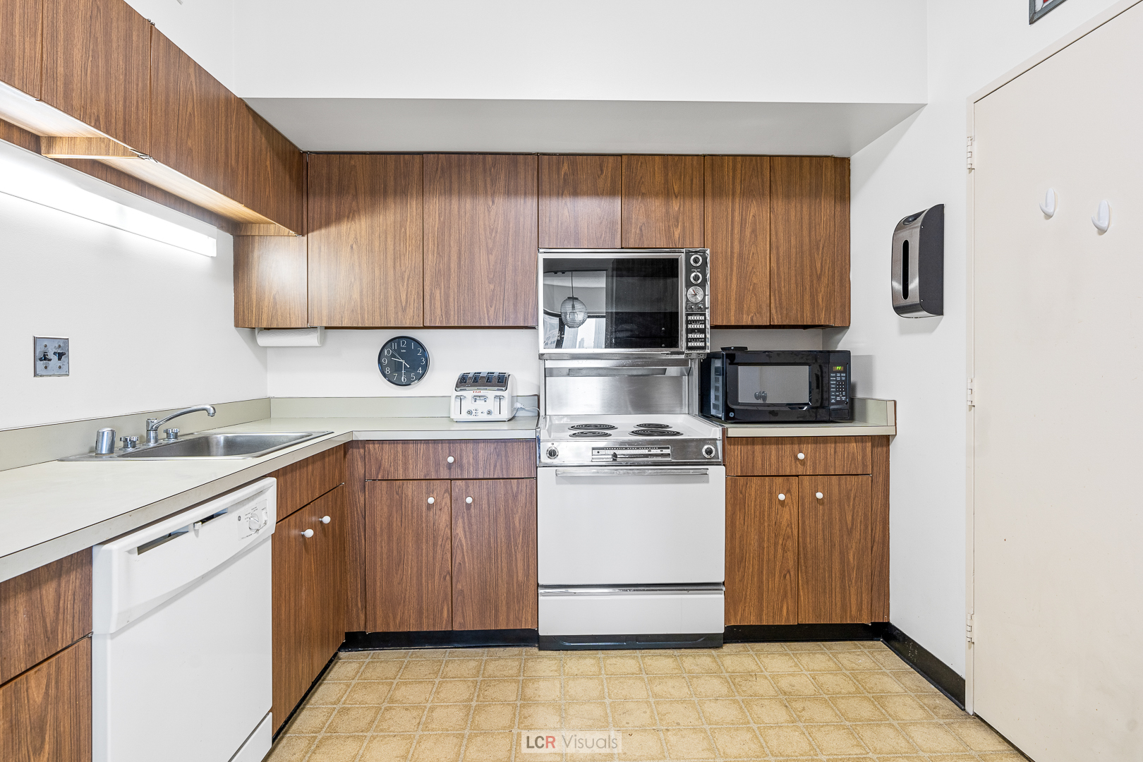 175 East Delaware Place, Unit 4816 Chicago, IL 60611 - Photo 6 of 30 a kitchen with stainless steel appliances granite countertop a sink stove refrigerator and microwave