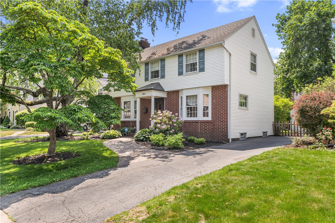 27 Covington Road Irondequoit, NY 14617 - Photo 3 of 43