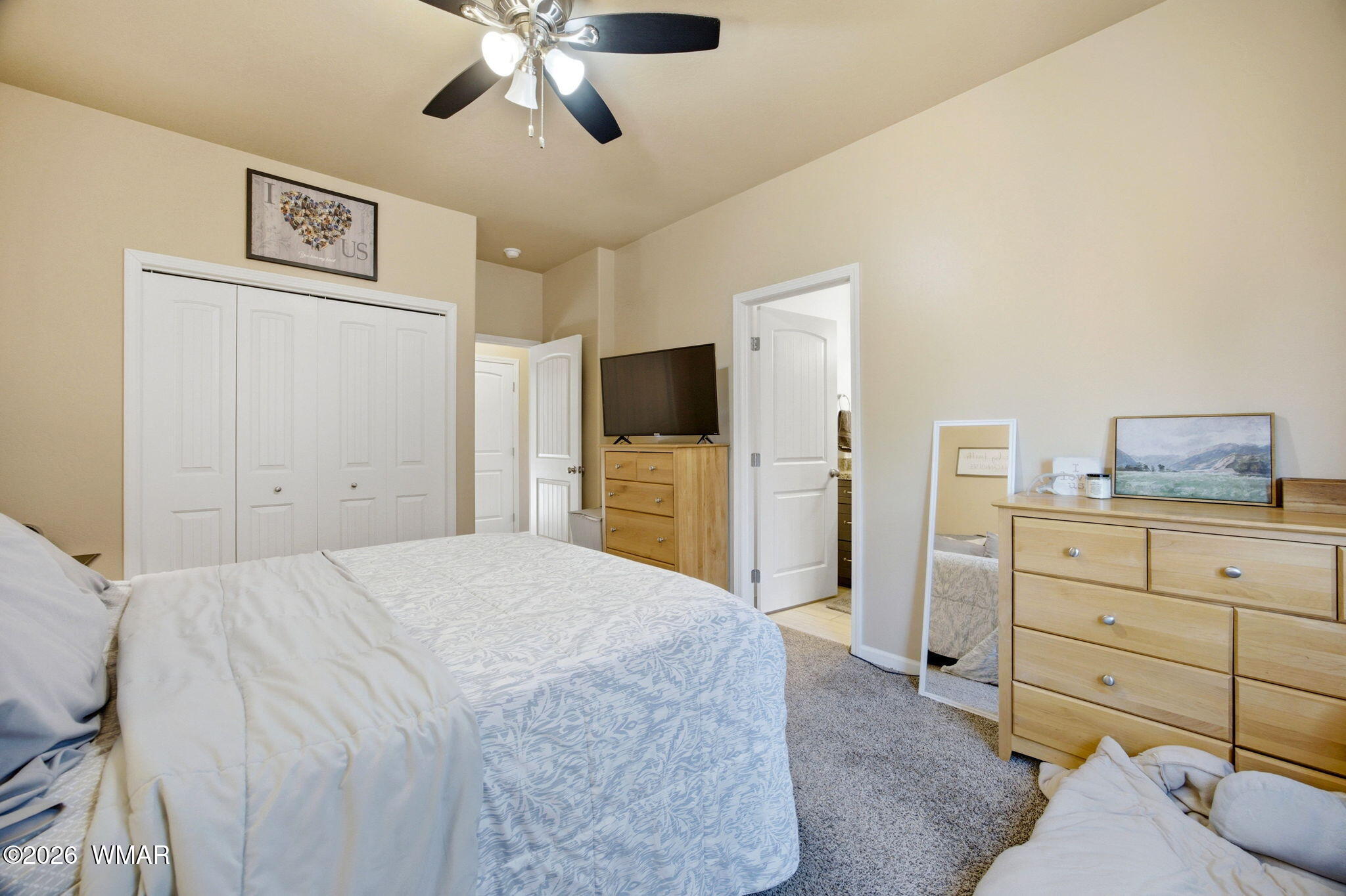588 Rim Road Pinedale, AZ 85934 - Photo 15 of 30 a spacious bedroom with a bed and a flat screen tv