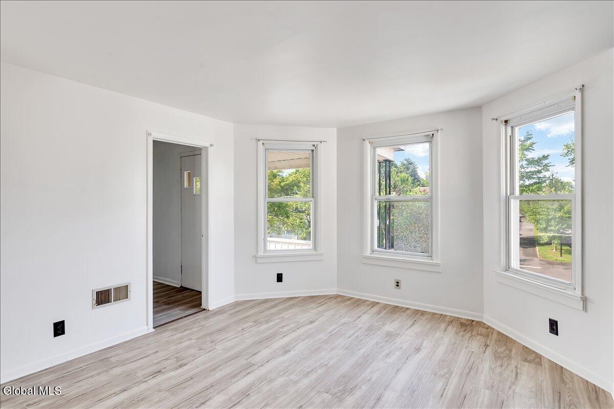 1831 Eastern Parkway Schenectady, NY 12309 - Photo 11 of 53 10-1831 Eastern Pkwy-10