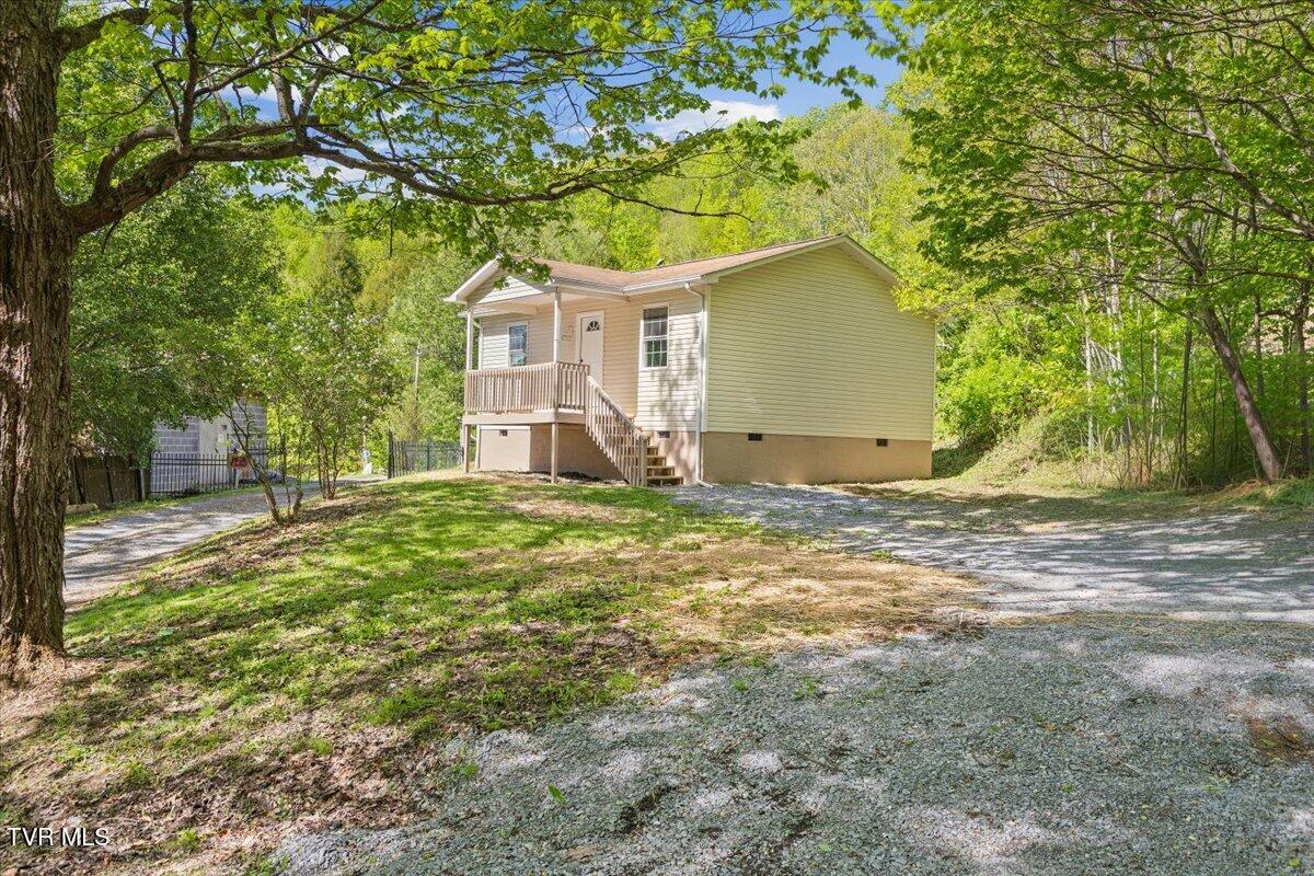 195 Willard Perkins Road Roan Mountain, TN 37687 - Photo 2 of 27 01-128A6290