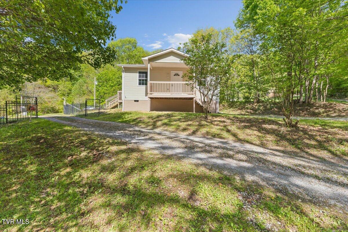 195 Willard Perkins Road Roan Mountain, TN 37687 - Photo 4 of 27 03-128A6293