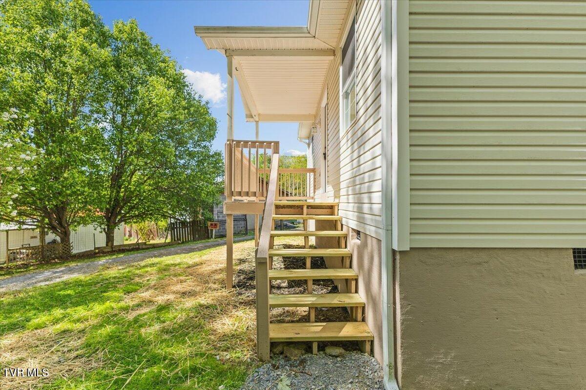195 Willard Perkins Road Roan Mountain, TN 37687 - Photo 5 of 27 05-128A6299