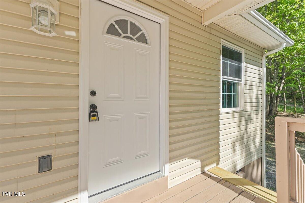 195 Willard Perkins Road Roan Mountain, TN 37687 - Photo 6 of 27 07-128A6305