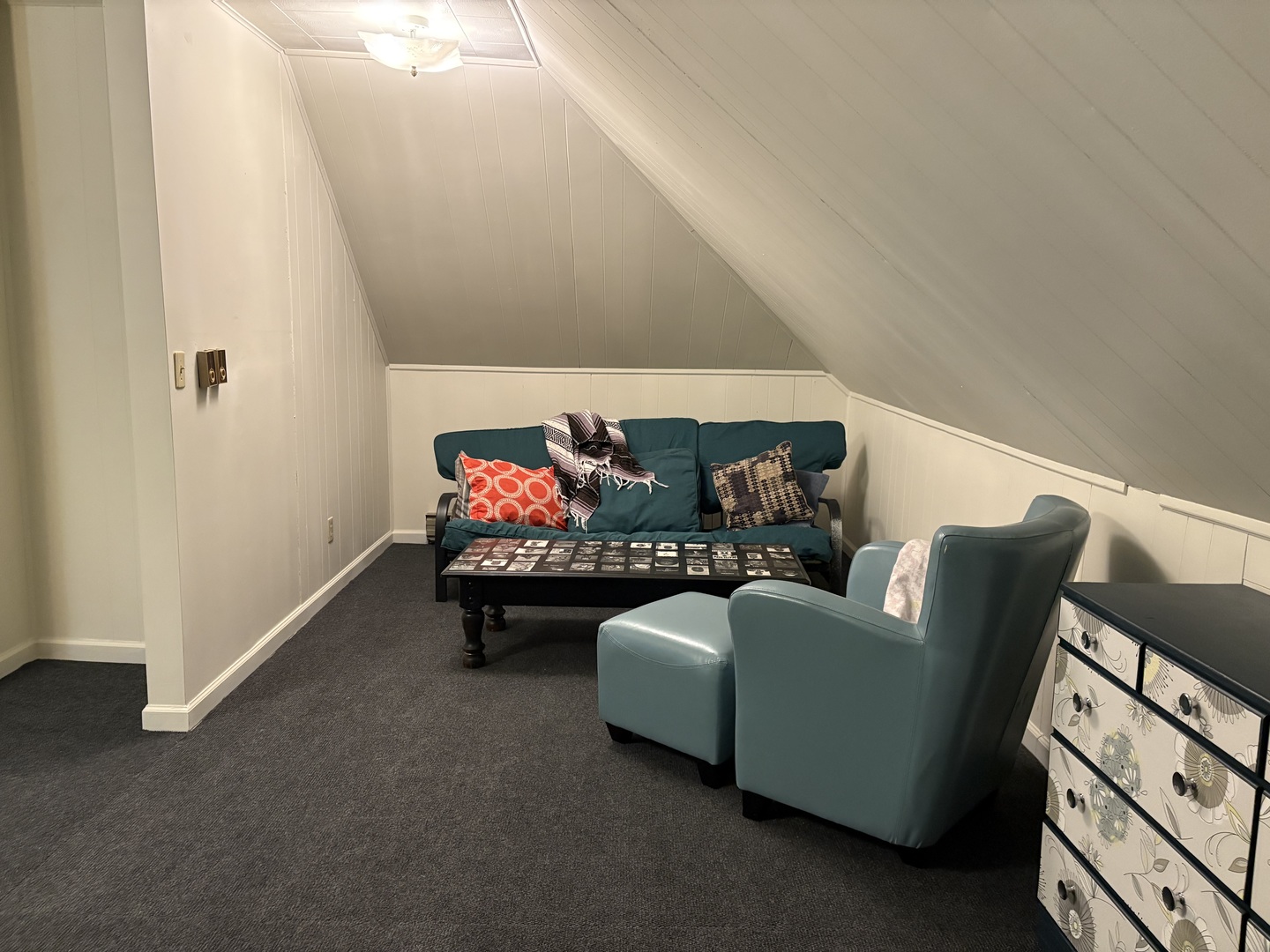 802 Paddock Avenue Ashton, IL 61006 - Photo 28 of 37 a living room with furniture and a couch