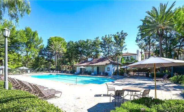 a view of a yard with sitting area