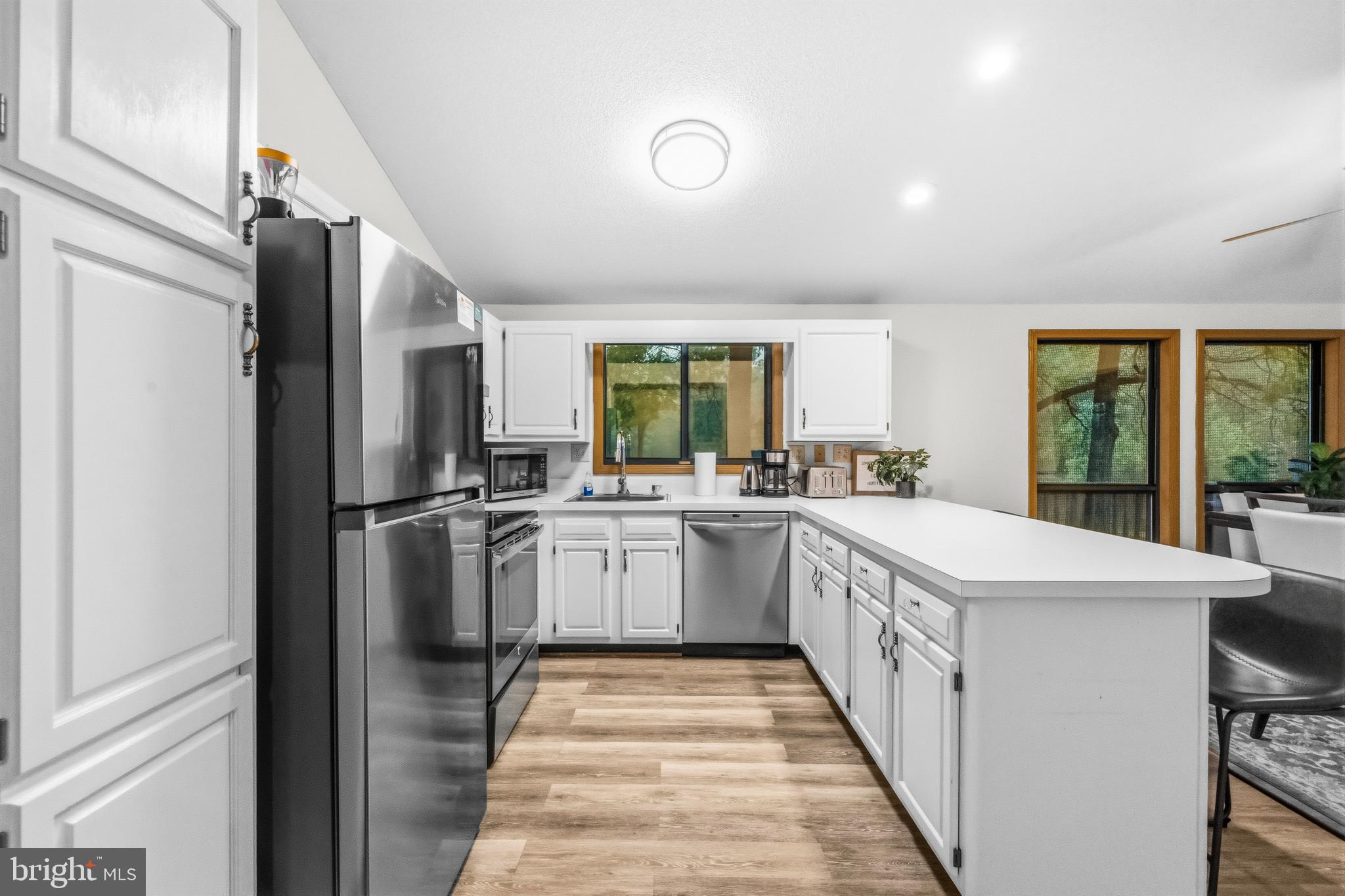 196 The Woods Road Hedgesville, WV 25427 - Photo 8 of 59
