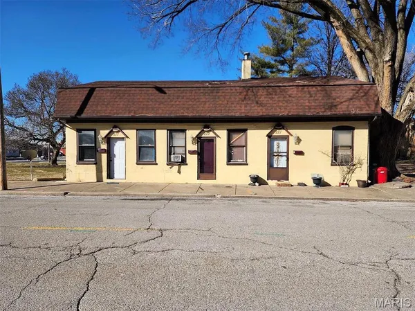$750 | 219 North High Street, Belleville, IL 62220