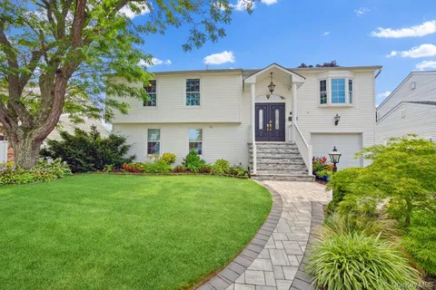 $899,000 | 3894 Nancy Lane, Seaford, NY 11783