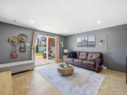 $899,000 | 3894 Nancy Lane, Seaford, NY 11783