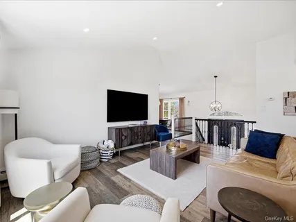 $899,000 | 3894 Nancy Lane, Seaford, NY 11783