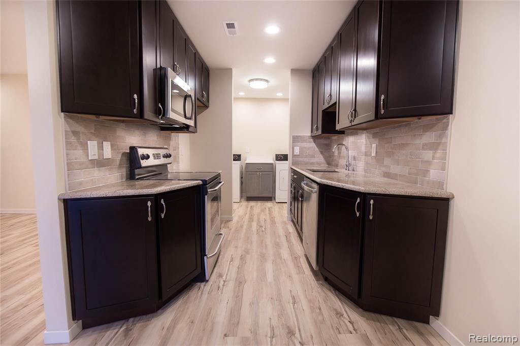 29840 West 12 Mile Road, Unit 409 Farmington Hills, MI 48334 - Photo 2 of 15