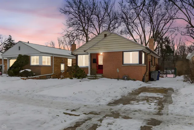 $3,500 | 1512 Mulford Street, Evanston, IL 60202