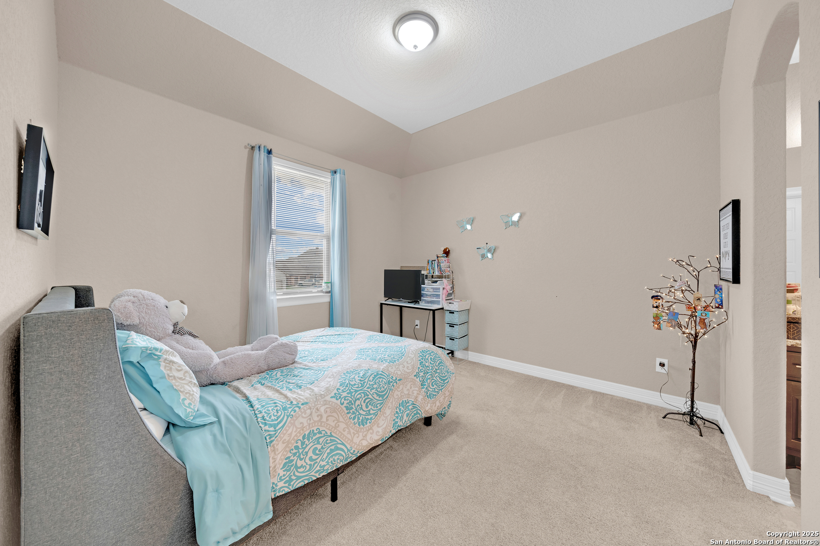 7151 Agarita Mist Fair Oaks Ranch, TX 78015 - Photo 34 of 49 a bedroom with a bed and a window