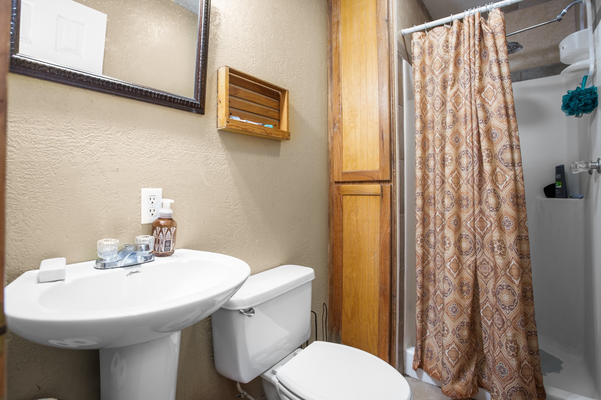 991 Herman Nerren Road Huntington, TX 75949 - Photo 13 of 23 a bathroom with a sink a toilet and shower curtain