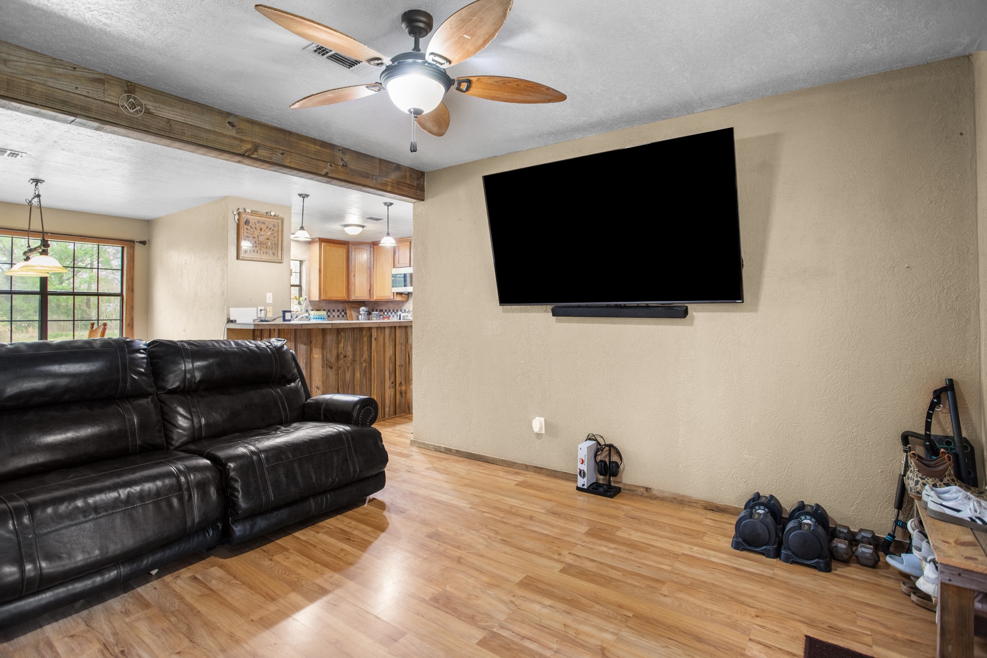 991 Herman Nerren Road Huntington, TX 75949 - Photo 5 of 23 a living room with furniture and a flat screen tv