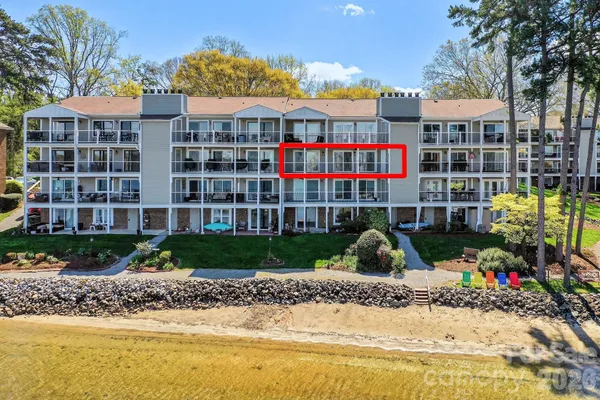 $690,000 | 20407 Harborgate Court, Unit 404, Cornelius, NC 28031