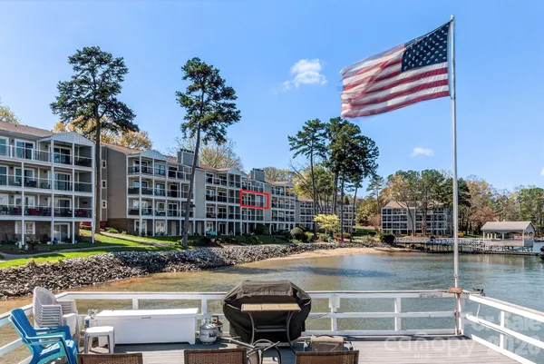 $690,000 | 20407 Harborgate Court, Unit 404, Cornelius, NC 28031