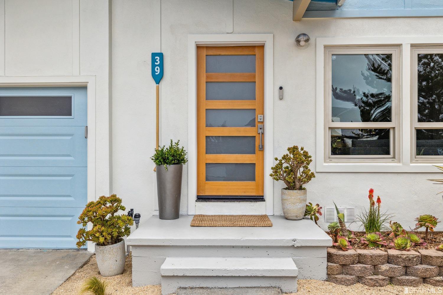 39 Idlewild Court Pacifica, CA 94044 - Photo 3 of 79 a vase of flowers sitting on a table