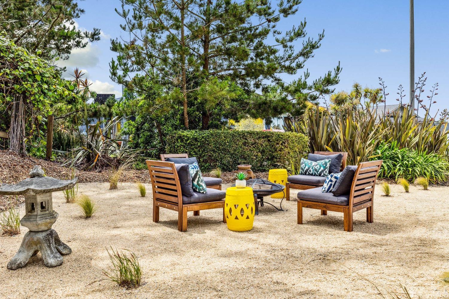 39 Idlewild Court Pacifica, CA 94044 - Photo 63 of 79 a view of a backyard with chairs