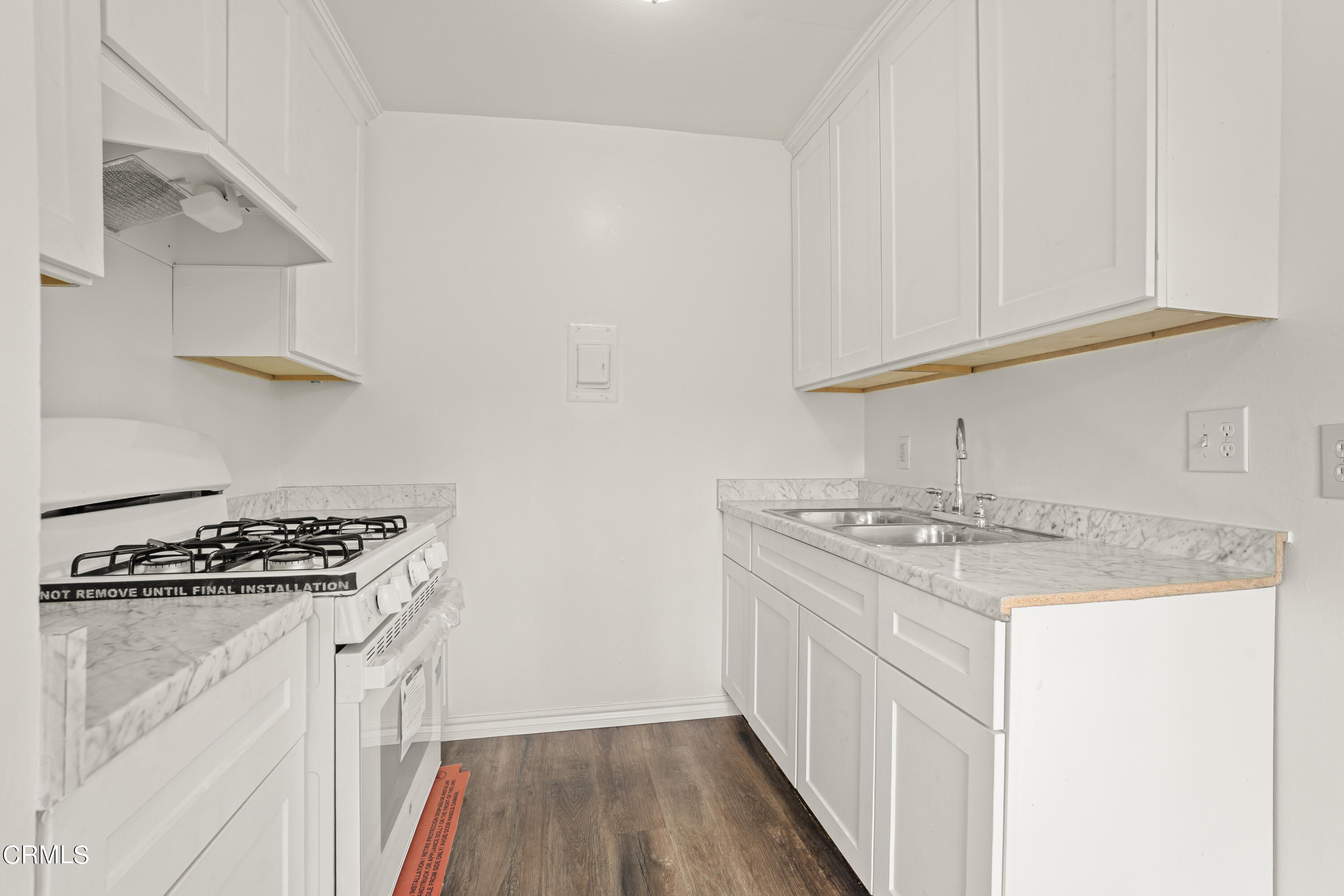 1925 Ginger Street, Unit 219 Oxnard, CA 93036 - Photo 5 of 21 Kitchen