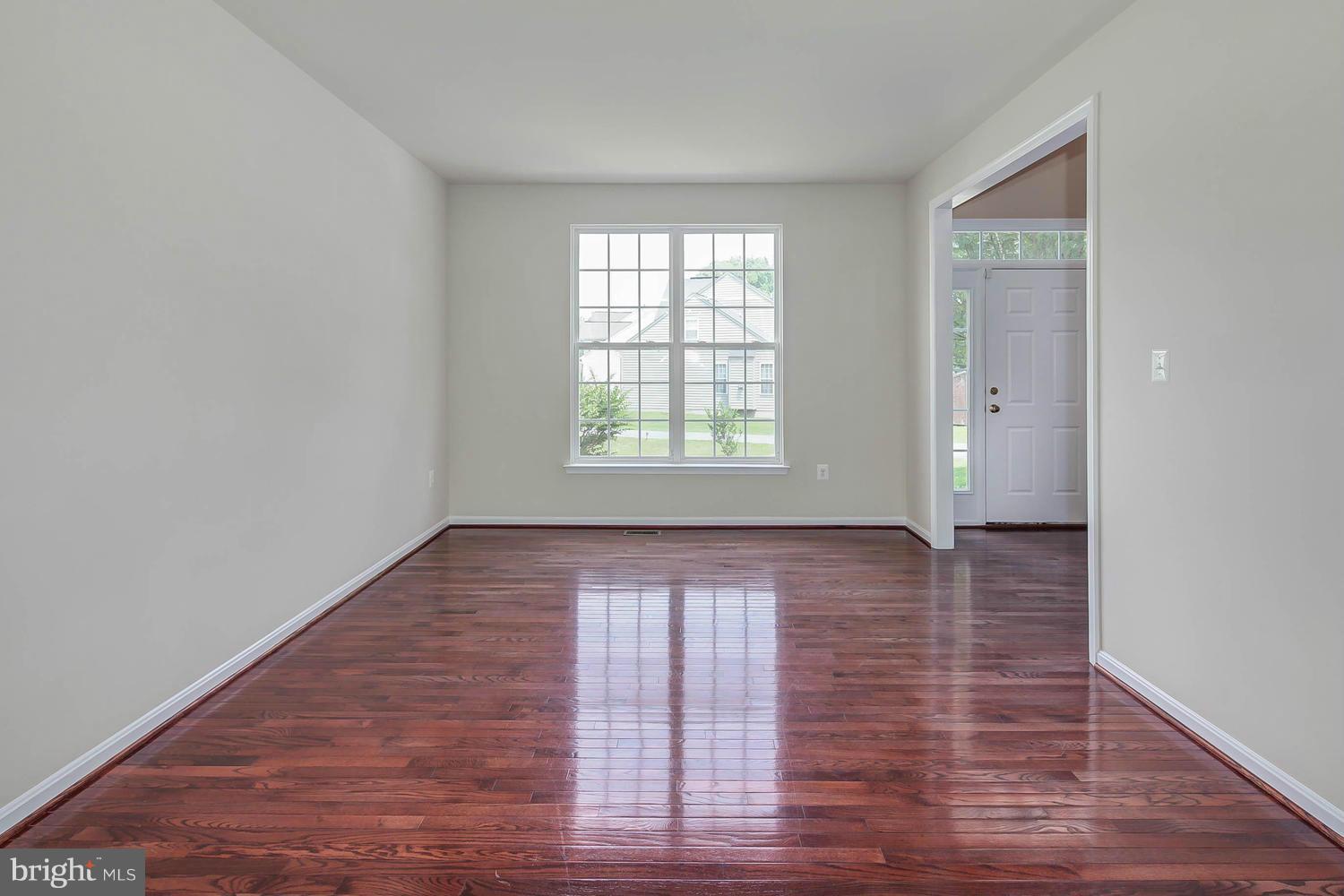 2314 Manor Spring Terrace Silver Spring, MD 20906 - Photo 4 of 30 Living Room