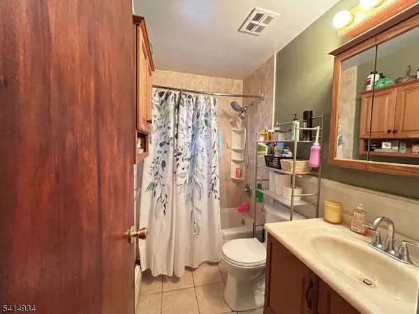 $379,999 | 110 Metro Trail, Hopatcong, NJ 07843