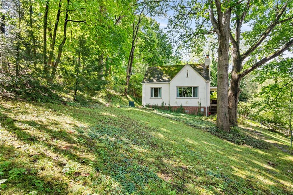 38 Wilkins Road Pittsburgh, PA 15221 - Photo 3 of 25 Gallery Image 3