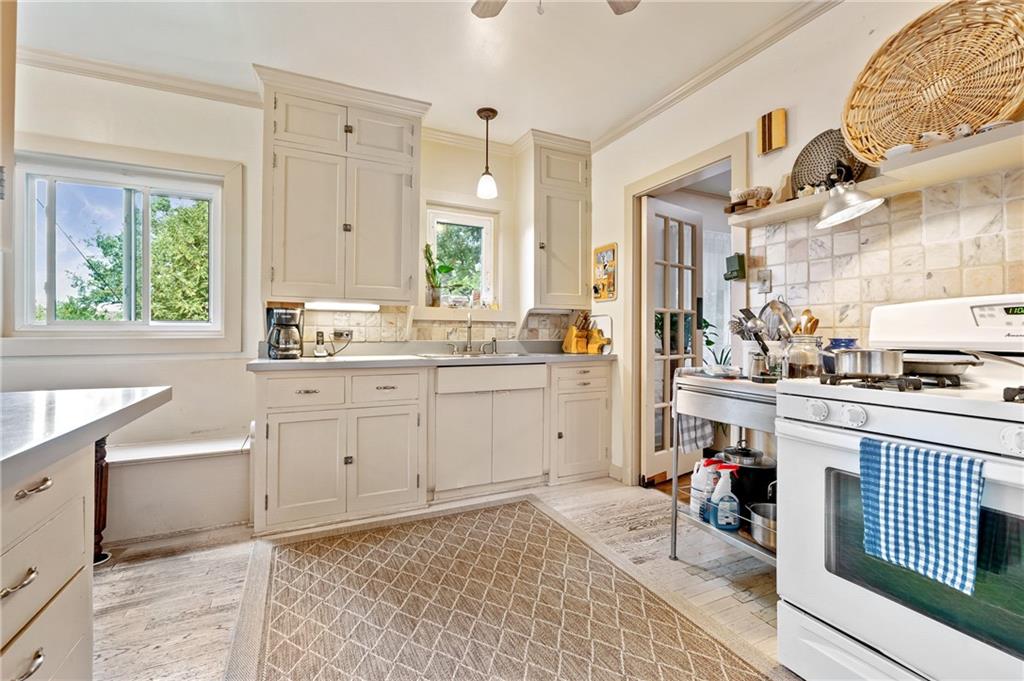 38 Wilkins Road Pittsburgh, PA 15221 - Photo 9 of 25 Gallery Image 9