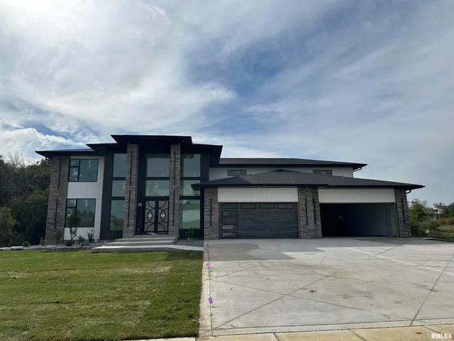 $1,799,900 | 24029 185th Street, Pleasant Valley, IA 52722