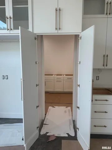 $1,799,900 | 24029 185th Street, Pleasant Valley, IA 52722