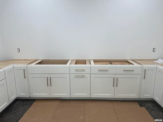 $1,799,900 | 24029 185th Street, Pleasant Valley, IA 52722