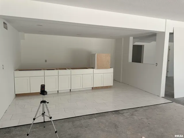 $1,799,900 | 24029 185th Street, Pleasant Valley, IA 52722