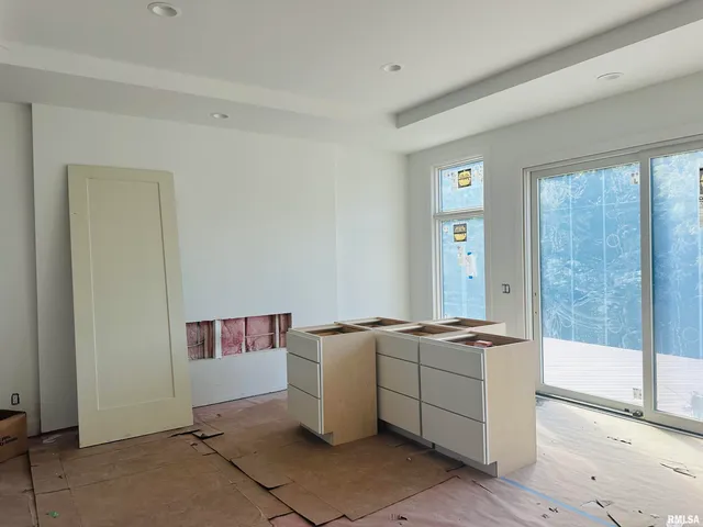 $1,799,900 | 24029 185th Street, Pleasant Valley, IA 52722