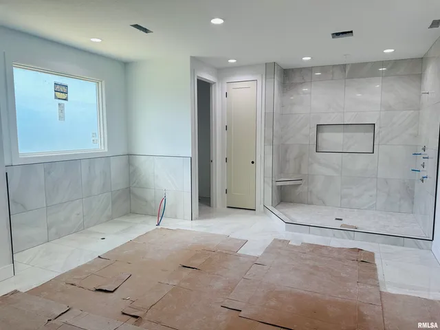 $1,799,900 | 24029 185th Street, Pleasant Valley, IA 52722