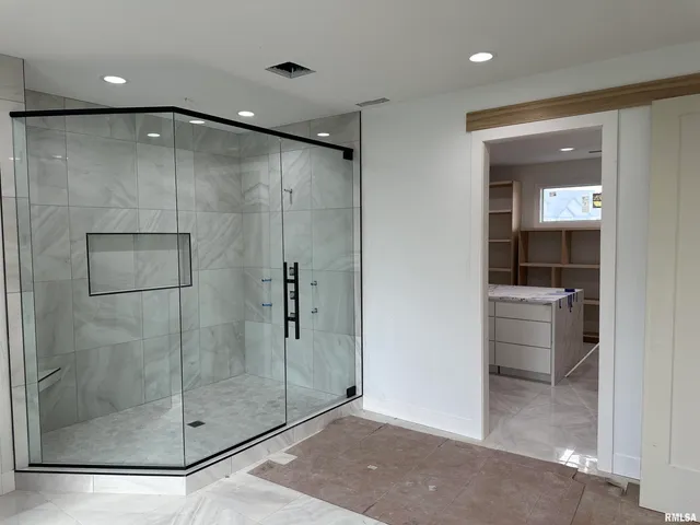 $1,799,900 | 24029 185th Street, Pleasant Valley, IA 52722