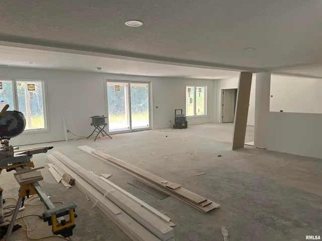 $1,799,900 | 24029 185th Street, Pleasant Valley, IA 52722