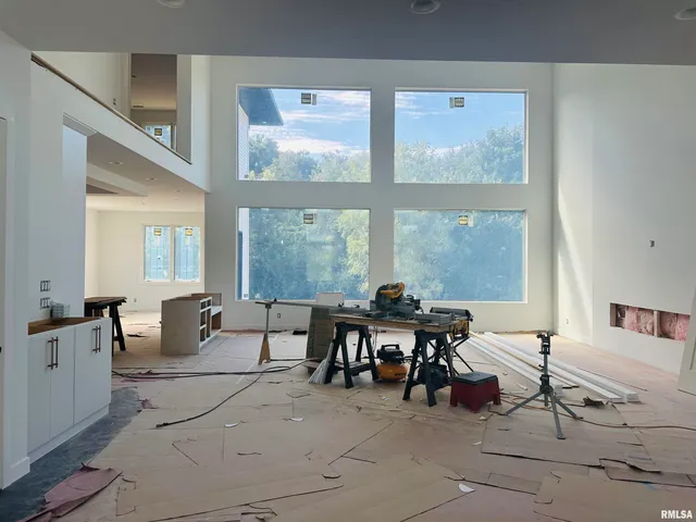 $1,799,900 | 24029 185th Street, Pleasant Valley, IA 52722