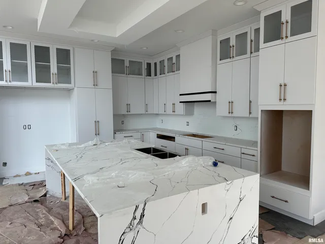 $1,799,900 | 24029 185th Street, Pleasant Valley, IA 52722