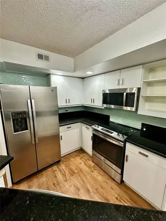$2,400 | Isles at Lago Mar Condominium, Sunrise, FL 33325