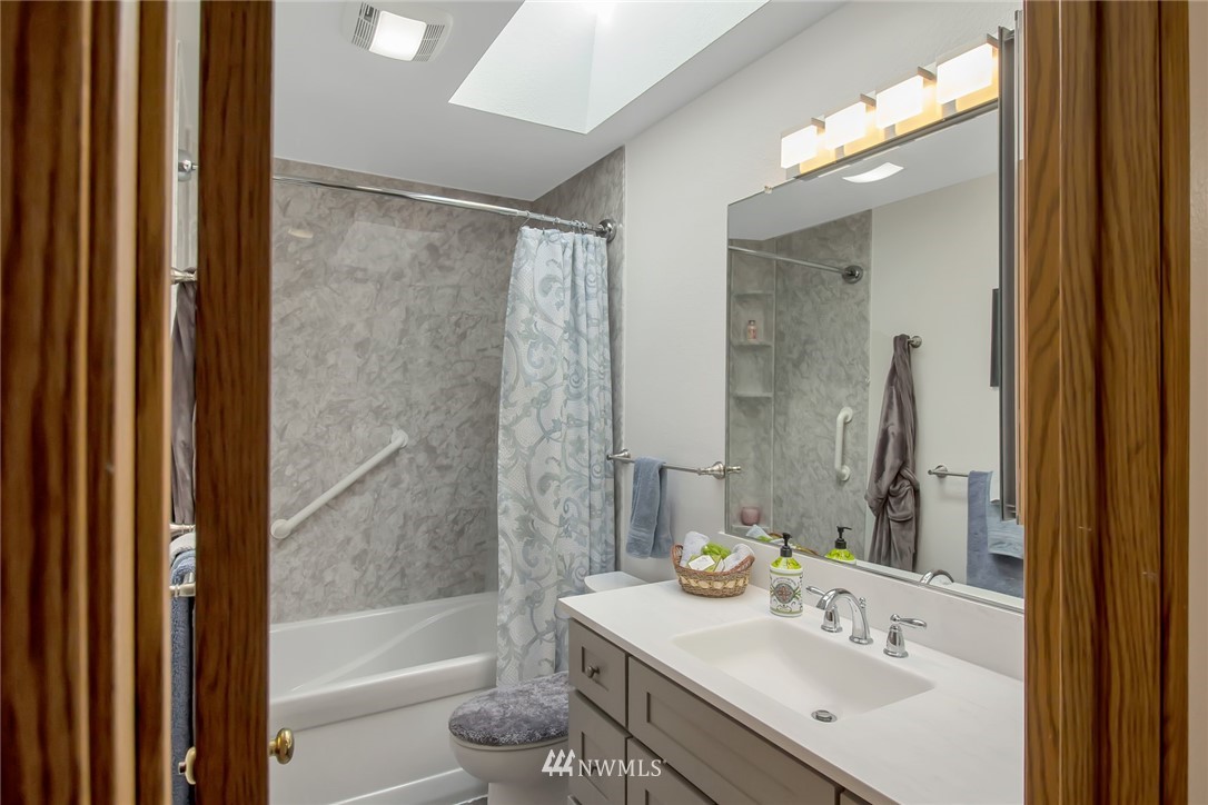 21600 Vine Road Brier, WA 98036 - Photo 9 of 16 Gallery Image 9