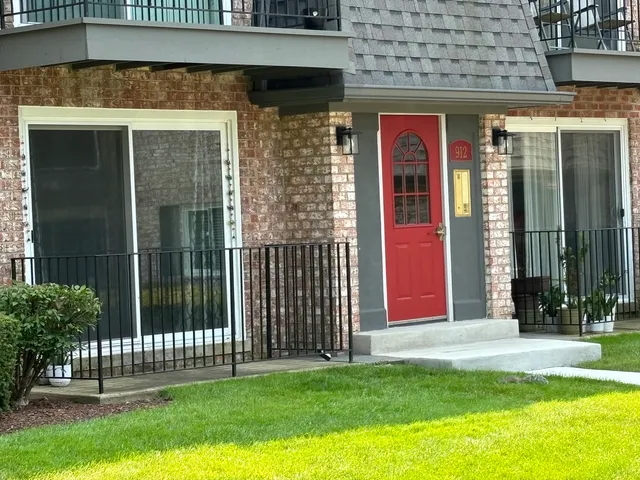 $1,700 | 912 South Plum Grove Road, Unit 121, Palatine, IL 60067