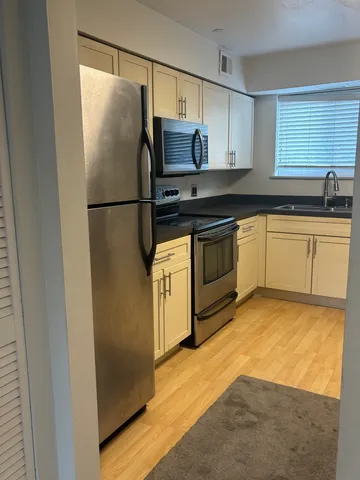 $1,700 | 912 South Plum Grove Road, Unit 121, Palatine, IL 60067