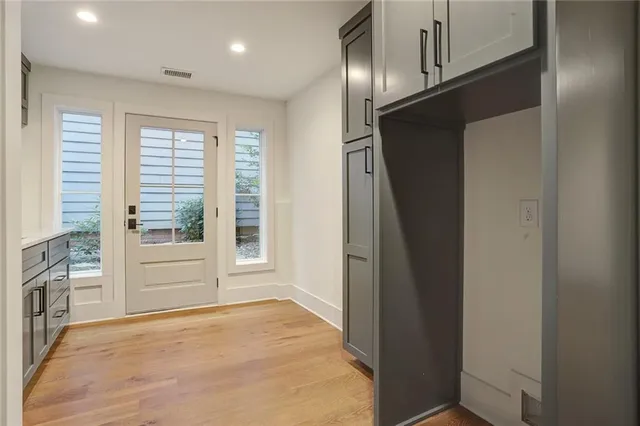 a view of an empty room with a kitchen