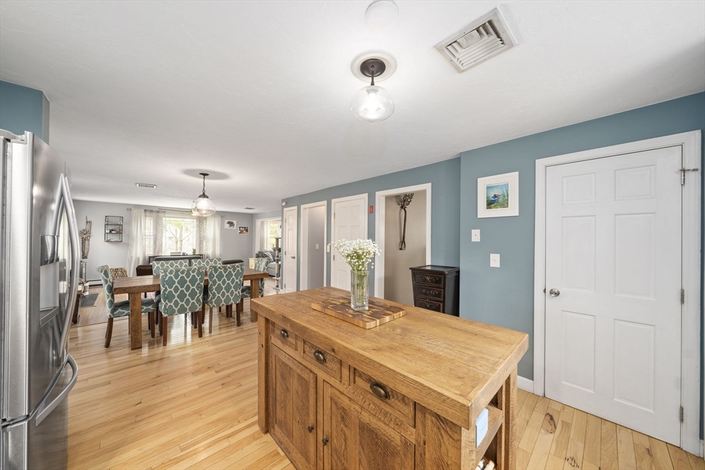 17 Eden Road Marshfield, MA 02050 - Photo 6 of 42 Gallery Image 6
