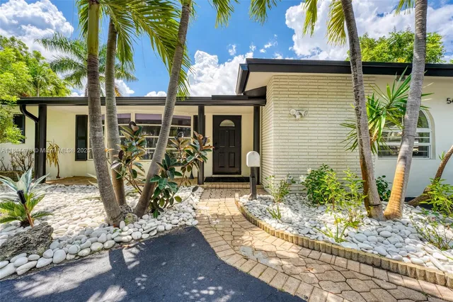 a view of a pathway of the house
