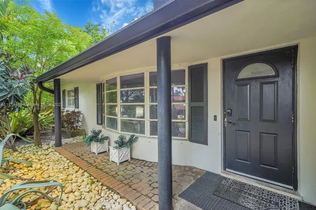 a view of a house with a yard and garage